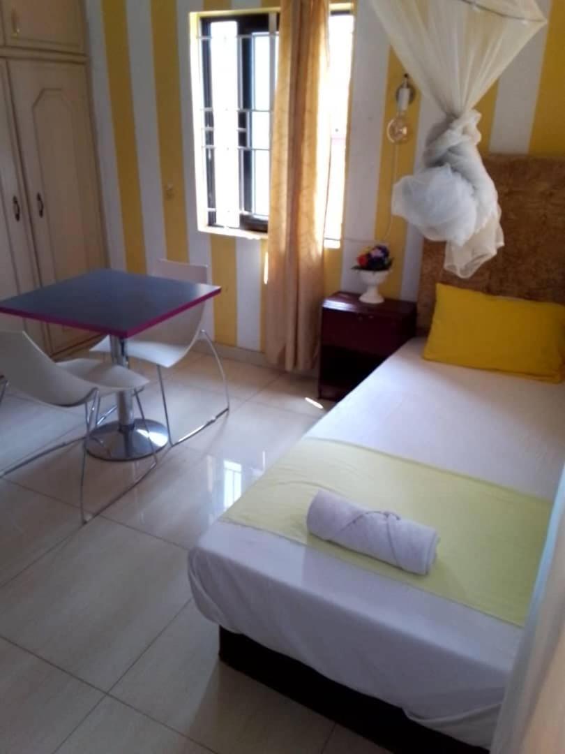 Zunox Guest House Freetown Exteriér fotografie